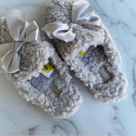 UGG Cozy Silver Grey Fuzzy Sherpa Satin Bow Slip On Slippers - Picture 7 of 7